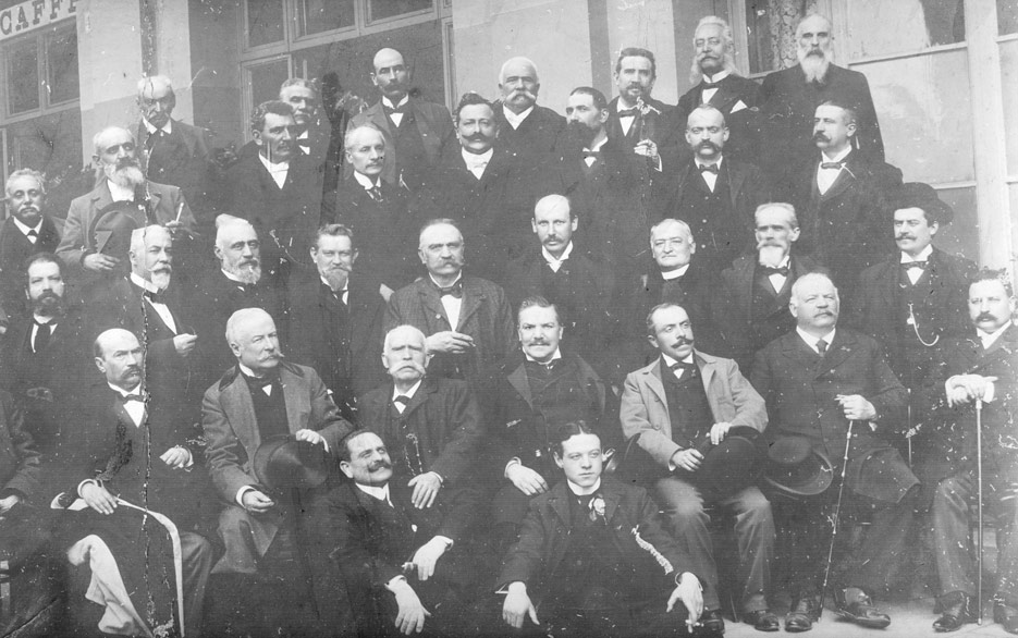 Foto di gruppo della prima riunione dei Cavalieri del Lavoro (Roma, 20-21 aprile 1903)