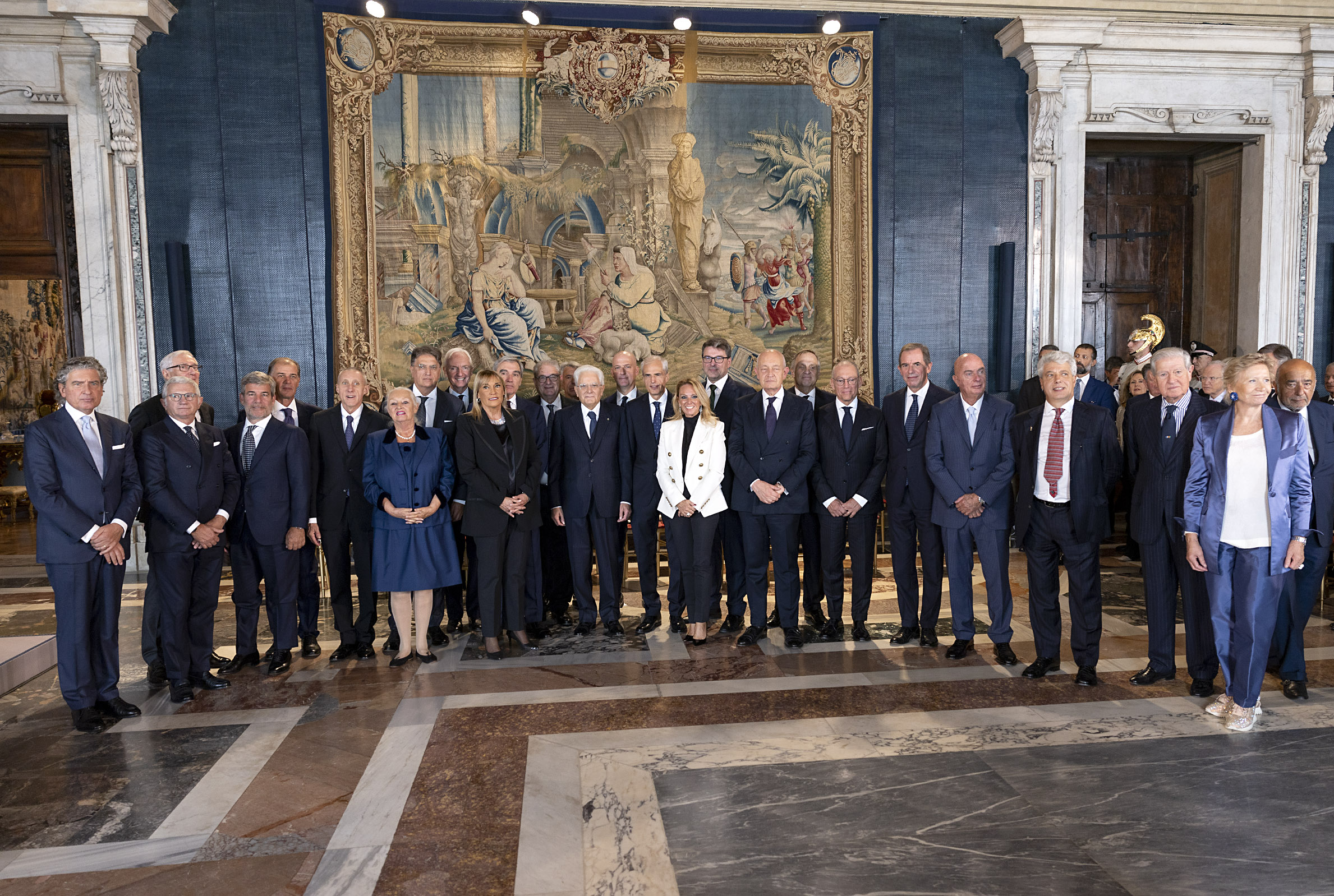 Il Presidente della Repubblica Sergio Mattarella con i Cavalieri del Lavoro nominati il 2 giugno 2022